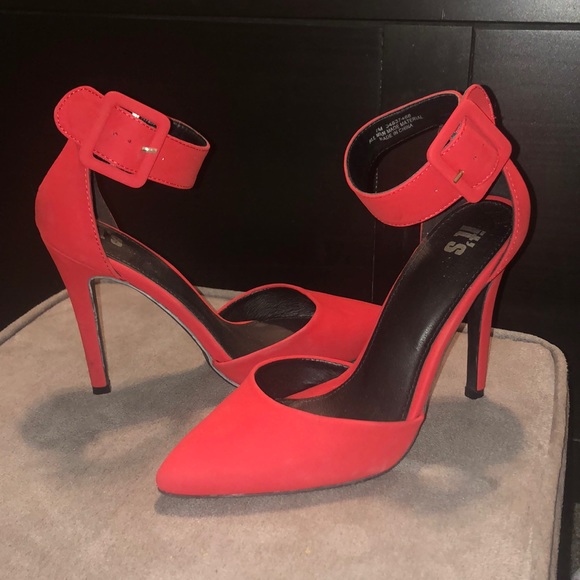 🍒Cherry Red Pointed Toe Heels - Picture 3 of 6